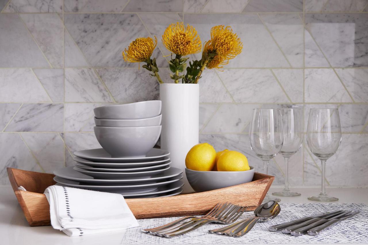 Апарт отель Sentral Michigan Avenue Чикаго Экстерьер фото Dinnerware
