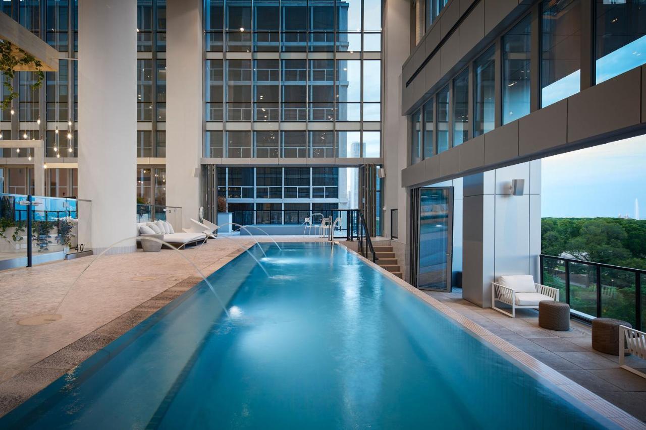 Апарт отель Sentral Michigan Avenue Чикаго Экстерьер фото The pool at the Ritz-Carlton, Dallas