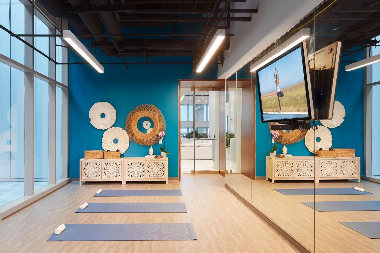 Апарт отель Sentral Michigan Avenue Чикаго Экстерьер фото The yoga studio at the 1000M building