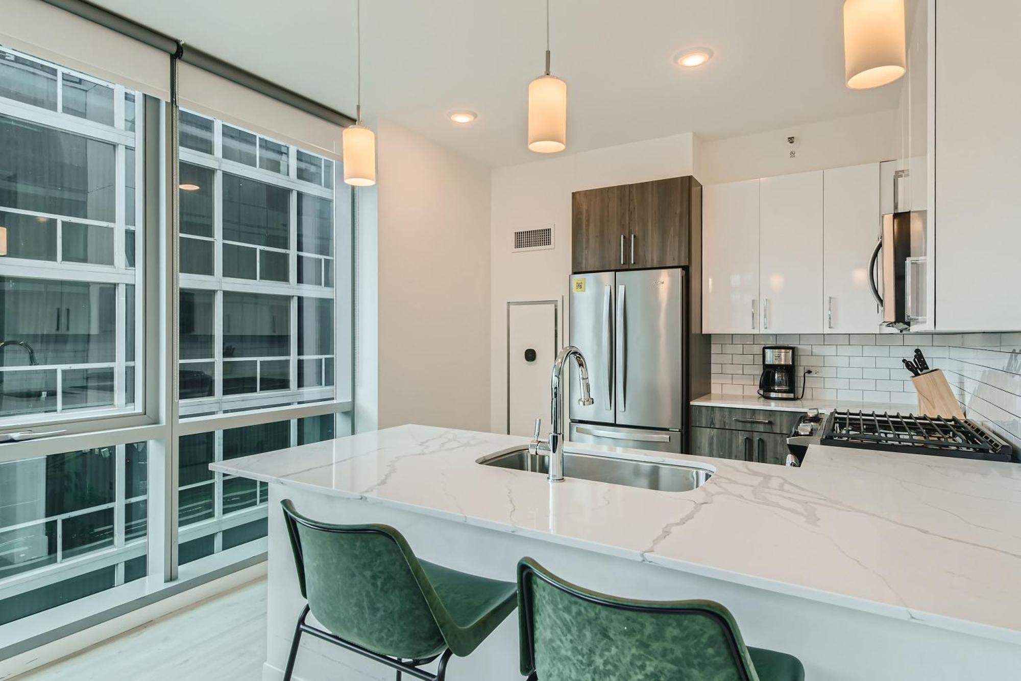 Апарт отель Sentral Michigan Avenue Чикаго Номер фото Kitchen